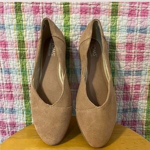 Tan suede TOMS flats